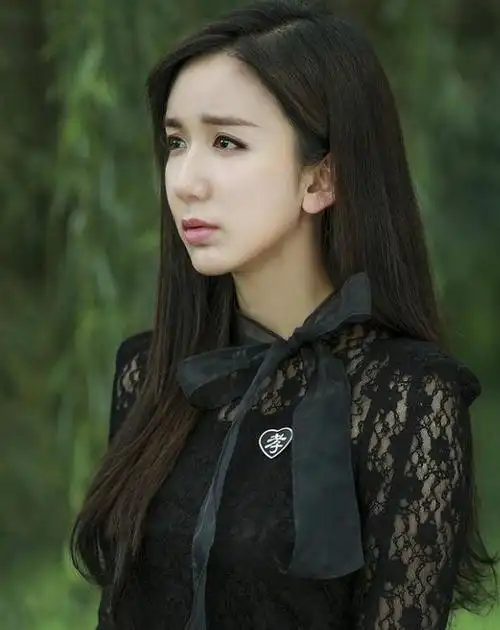 在陕西西安举行的西安城墙马拉松赛后的采访中,娄艺潇毫不掩饰地坦言