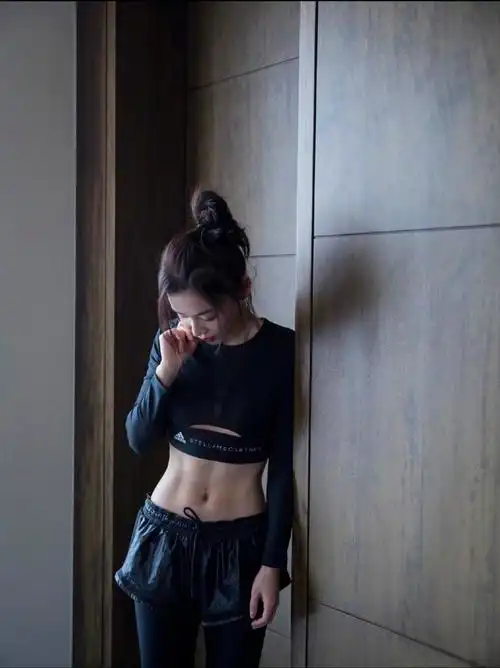 袁姗姗秀五年马甲线堪称自律最高境界