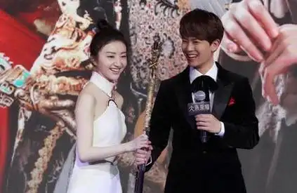 第一位/赖冠霖00后的男明星赖冠霖年纪虽小,却展现出了妥妥的绅士风度