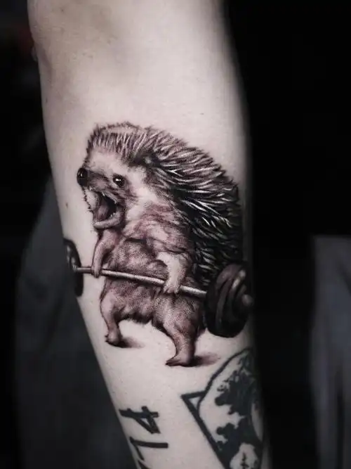 硬拉刺猬_纹身图案手稿图片_覌正的纹身作品集