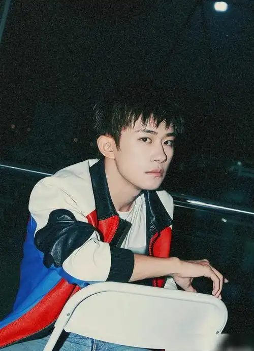 易烊千玺寸头手机壁纸 - 搜狗图片搜索