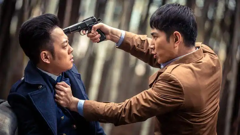 闫霖飞《铁血荣耀》对决何明翰正义邪恶殊死较量