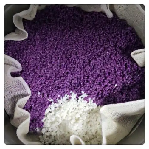 哇,原来蒸出来的糯米饭是紫色的.