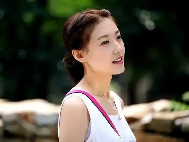 高产实力派女演员高露,颜值高演技好,为什么没大红大紫?