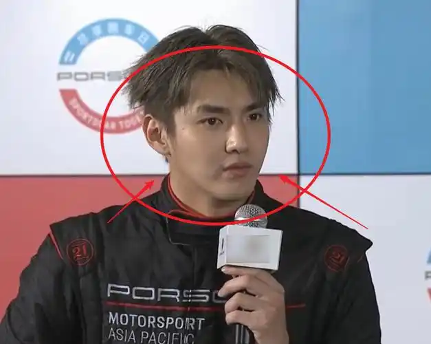 吴亦凡参加赛车比赛失去瘦身滤镜后才懂什么是一胖毁所有