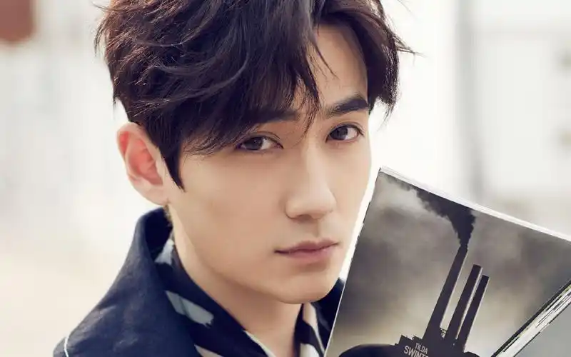 朱一龙帅气高清桌面壁纸图片