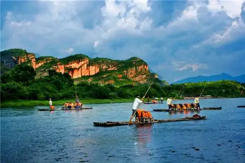江西鹰潭龙虎山风景区一日游【畅游天师府 泸溪河 纯玩 含餐 赠象鼻山