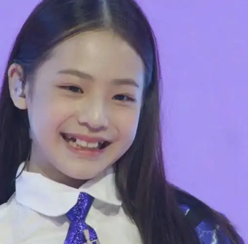 韩国13岁出道女孩