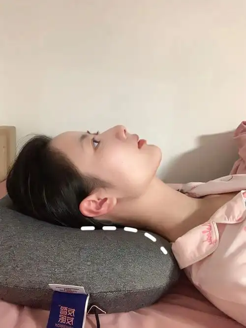 脖子前倾肩颈酸痛躺着就能改善60