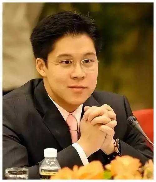 没错,就是最近在网络上疯传的关于豪门夫妇霍启刚和郭晶晶的"病危传闻