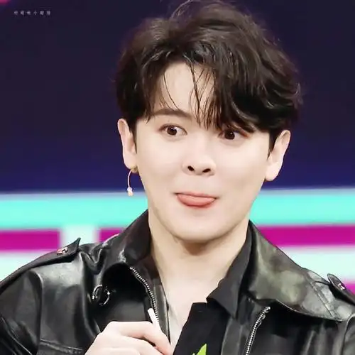 尤长靖超话95#尤长靖有饭你是真吃啊#可爱小95包好想戳戳@尤长靖