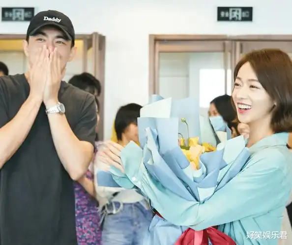 吴谨言新剧路透来袭搭档林更新cp感满满我却留意她的新发型