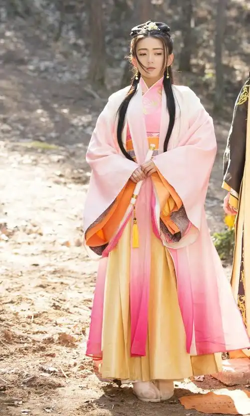 梁洁 饰 曲檀儿(曲小檀)