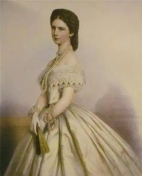 茜茜公主怀孕时腰围超50cm就绝食,她的腰有多细?老照片确实迷人