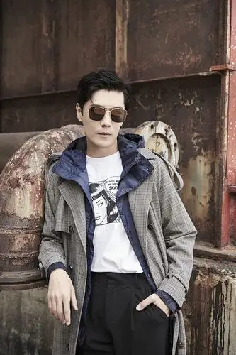 季晨曝光最新写真 痞帅造型玩转摩登时尚__凤凰网
