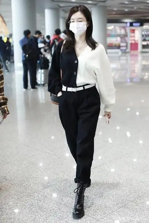 江疏影穿马丁靴又美又飒 见粉丝挥手露笑眼心情好