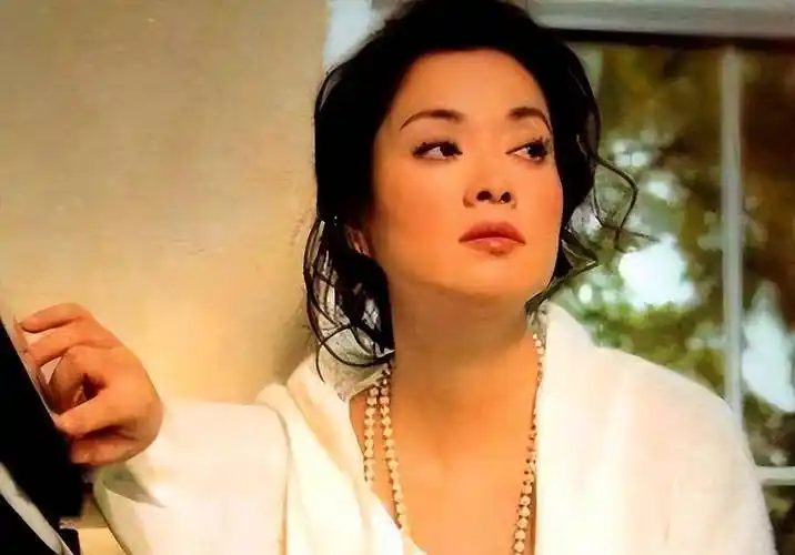 歌手毛阿敏:丈夫病逝1年后,留下260亿遗产,如今的选择令人泪目_解植坤