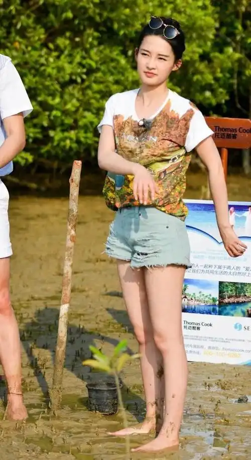 李沁早期综艺泥地蹲