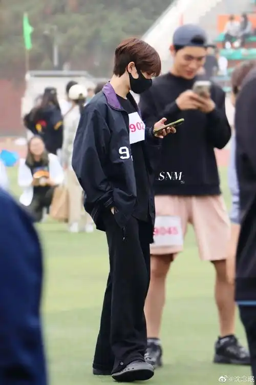 贺峻霖校园运动会路透