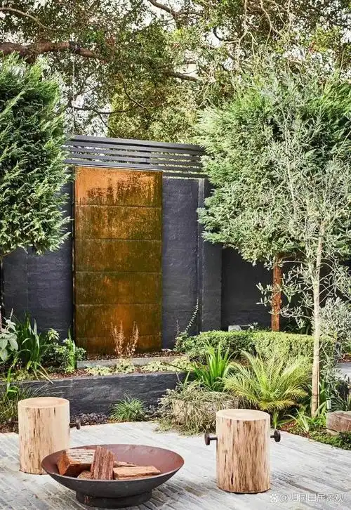 水景墙可以给庭院带来灵动与活力会成为花园里最灵动的景观