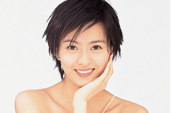 长腿美神梁咏琪再唱《短发》,回味过去,众人泪奔