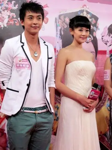 新《还珠》开播周年 李佳航海陆微博庆祝