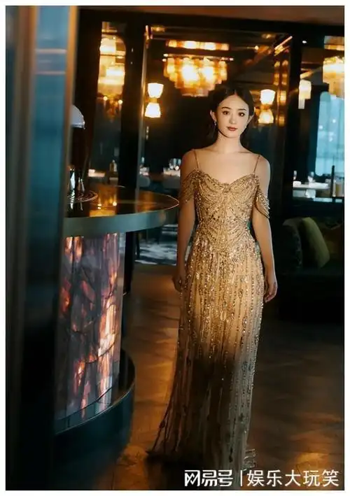 赵丽颖金光璀璨鎏金长裙璀璨亮相