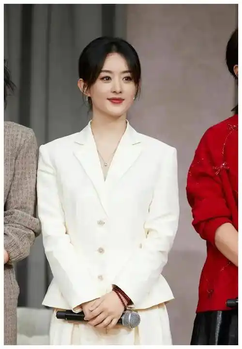 赵丽颖:突破时尚与回归经典,切换公主造型!