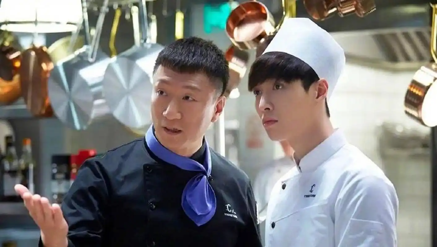 张艺兴连续10年为孙红雷庆生#  张艺兴十年如一日,为孙红雷庆生,这是