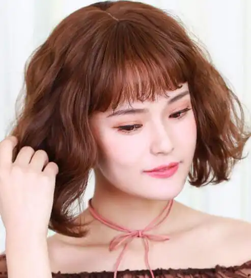 一头短发的女孩非常适合这种小容量的全头烫发,非常有雕塑感.