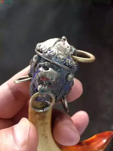 一个野猪牙辟邪