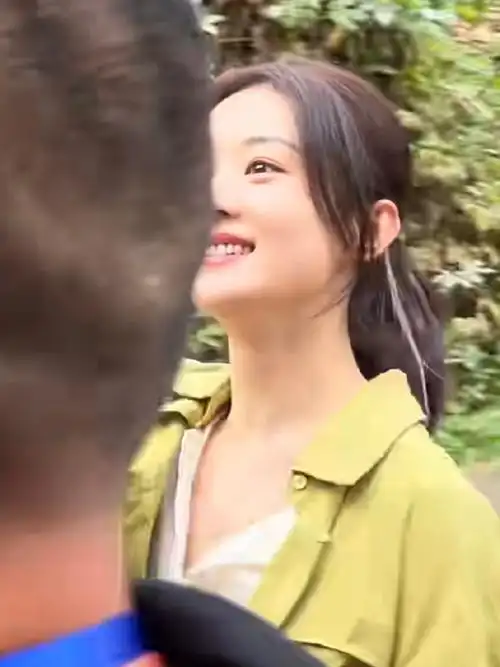 赵丽颖在重庆反拍粉丝