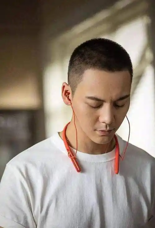 细数哪些明星剃过平头_发型_魅力十足_疫情