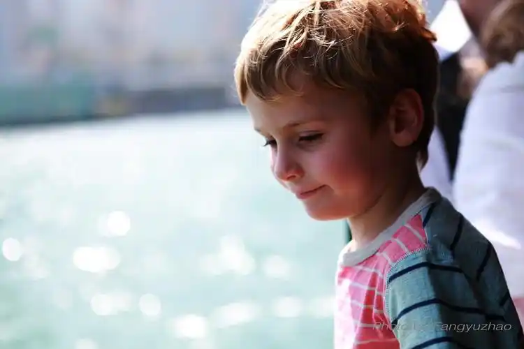 标题:可爱的男童