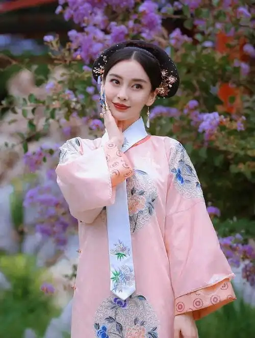angelababy的古装扮相一直都是美若天仙罕见的清宫照更是惊艳