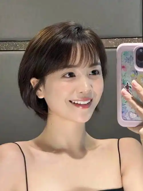 知性时尚真耐看——露耳波波头,短发新风尚_发型_女性_魅力