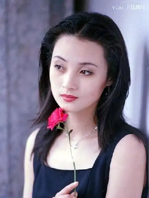 蒋勤勤九十年代旧照曝光,清纯柔美略显婴儿肥__财经头条