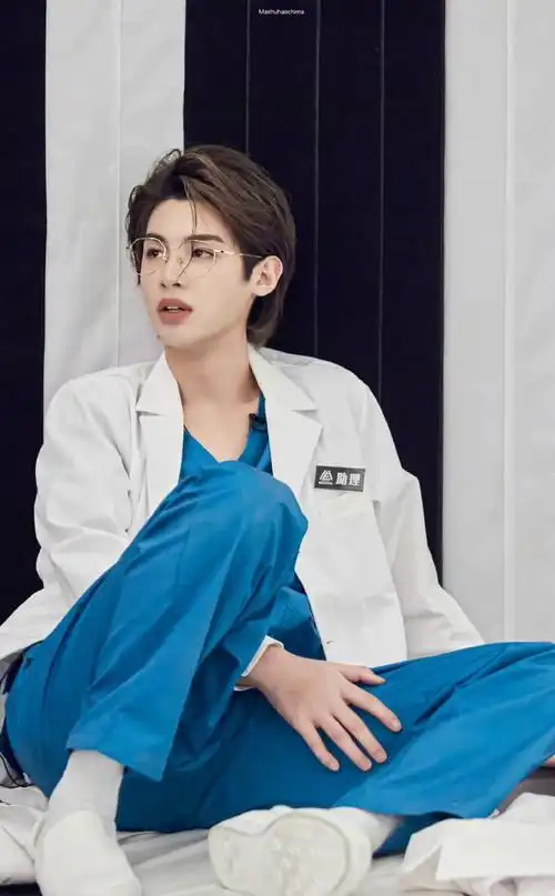 帅气满分解锁不一样的黄明昊!