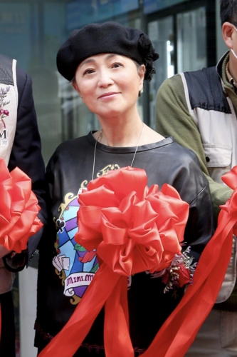 苑琼丹进军餐饮业又开超市,富商丈夫出资百万,立志打造上市公司|餐饮