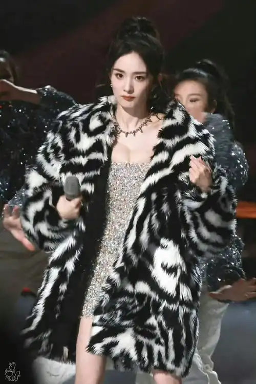 杨幂跨年夜精彩舞台