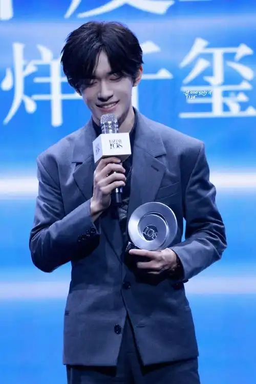 易烊千玺电影小小的我##易烊千玺闪光成影