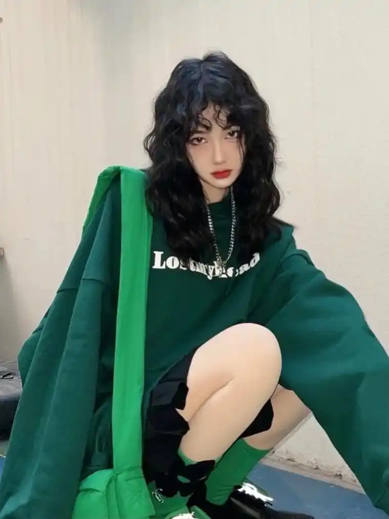 烫了个头发被问疯了!黑色也巨好看的法式烫发,救命 - 抖音