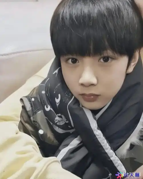 16岁的刘耀文现实中长啥样?看到生图,网友感慨不已