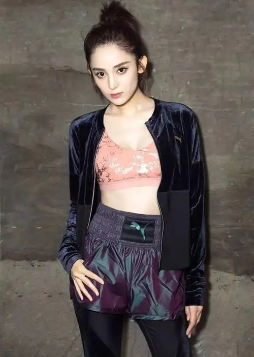 古力娜扎透视身材照古力娜扎紧身运动牛仔裤图片