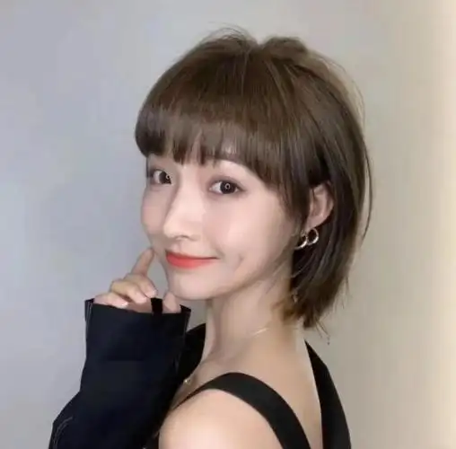 时尚的女士短发发型,快跨年了快换一个发型吧_发型造型_宝妈时尚生活