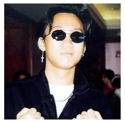 beyond乐队黄家驹明星同款十字架耳环耳坠耳圈环男女潮耳饰纪念品