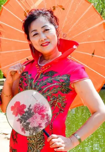 中华旗袍联合会大连分会英歌石植物园走秀之三 - 美篇