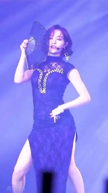 许佳琪的魔鬼身材穿着旗袍跳舞太美了kiki