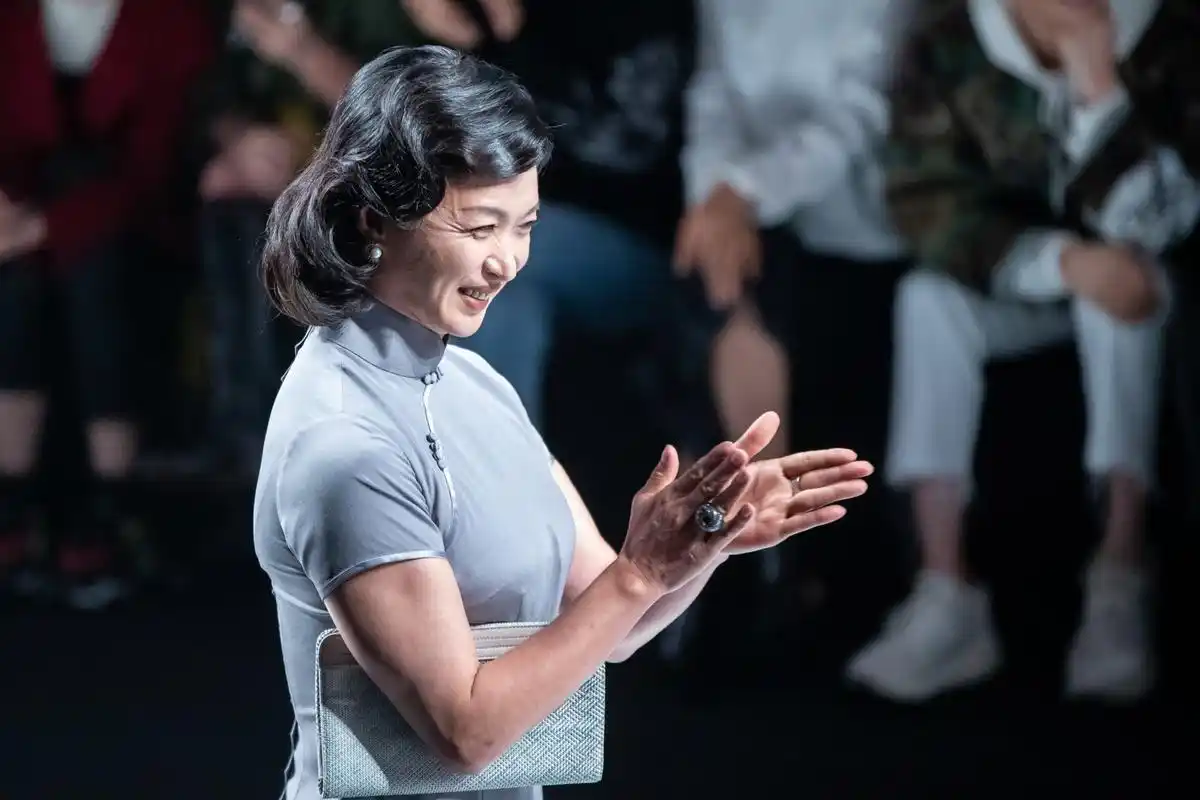 时装周惊现"黑科技"戳这里,"金大班"金星旗袍漂亮极了