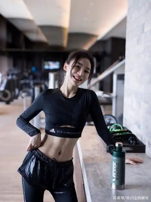 赵丽颖健身照后学摄影,亲自给男明星拍照,励志女神为宝宝攒技啦